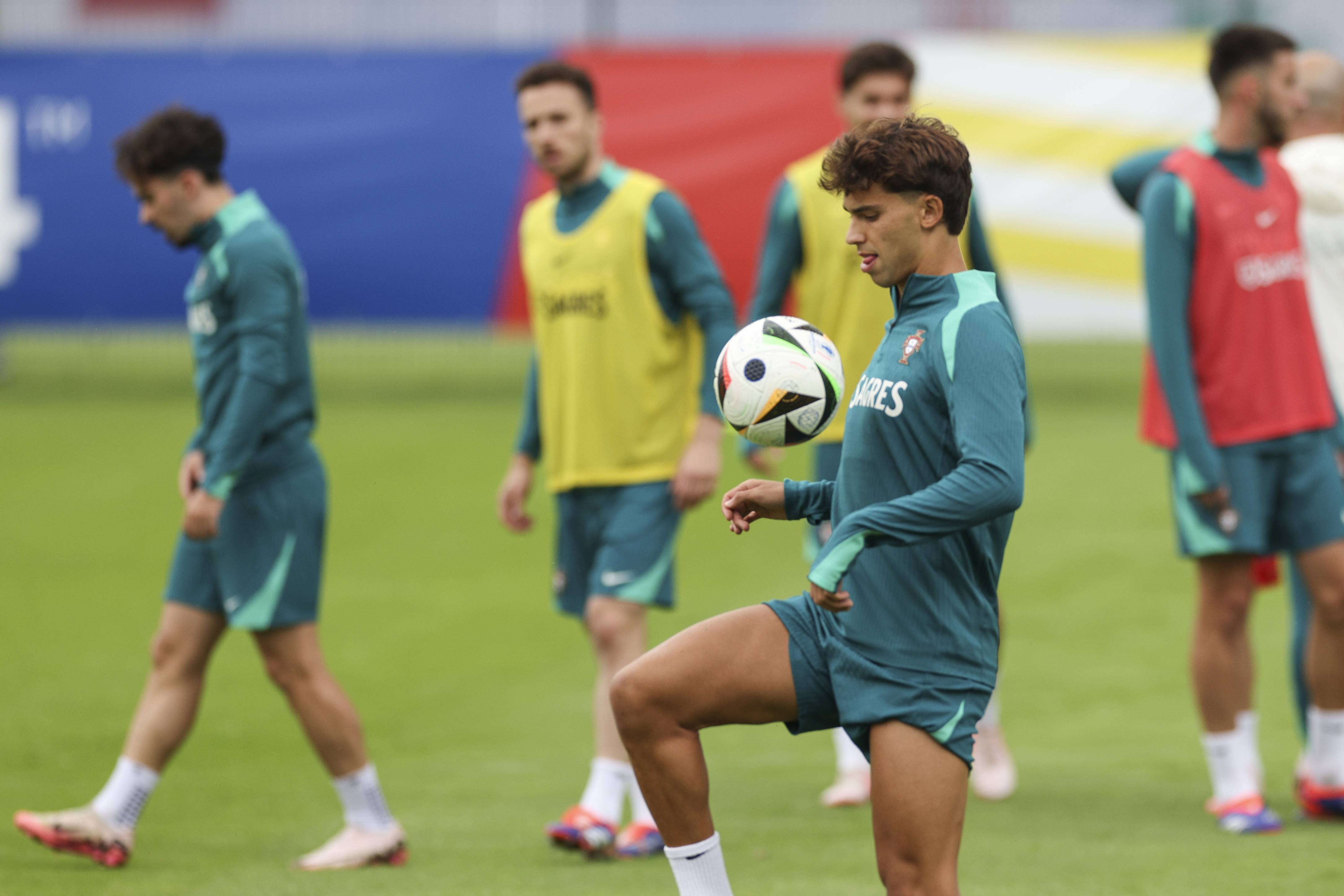 开云下载-瑞典瑞士葡萄牙荷兰欧锦赛小组赛角逐激烈的简单介绍