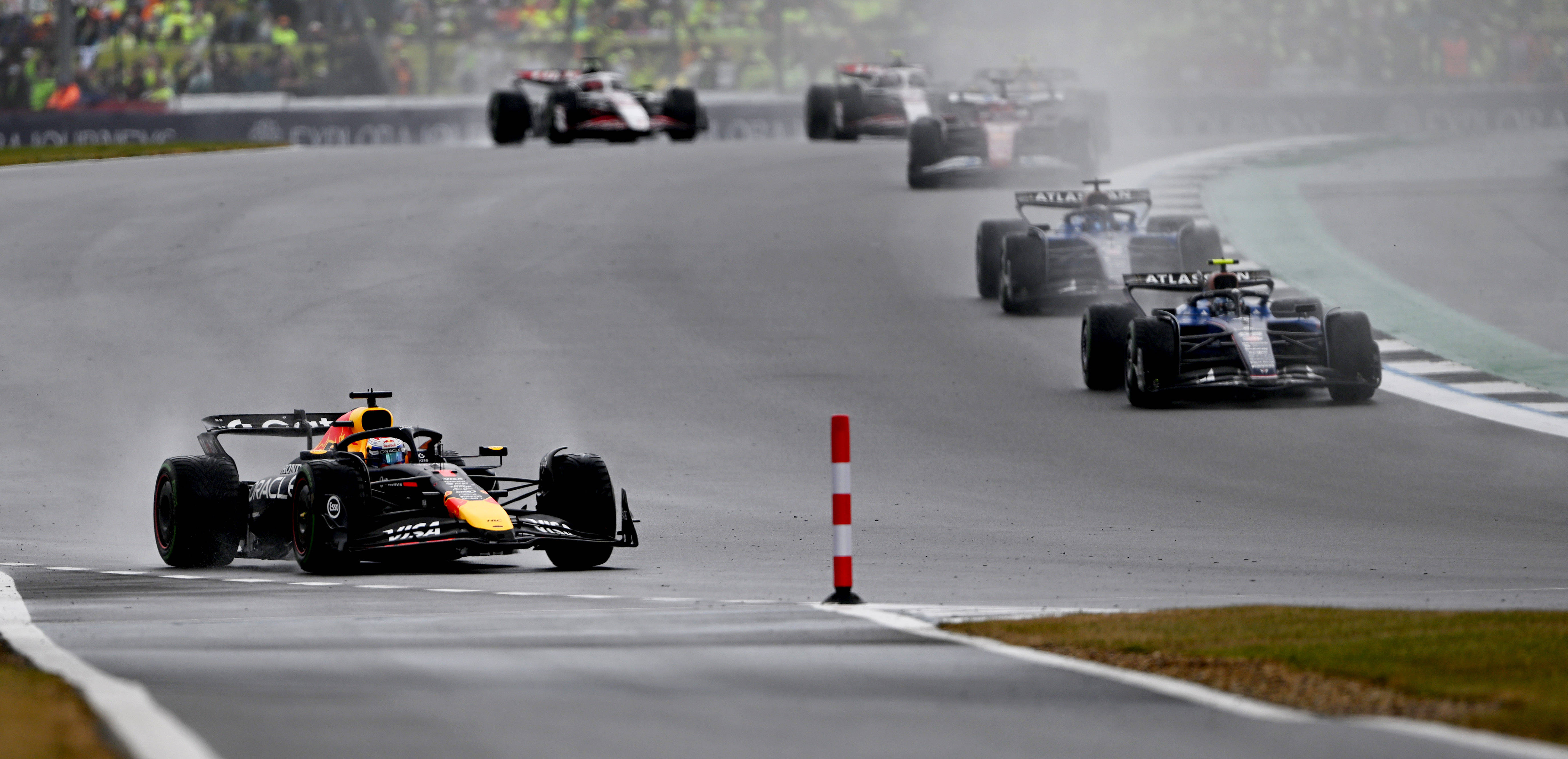 索伯车队险胜威廉姆斯,诺里斯点燃赛场 索伯车队险胜威廉姆斯,诺里斯点燃赛场