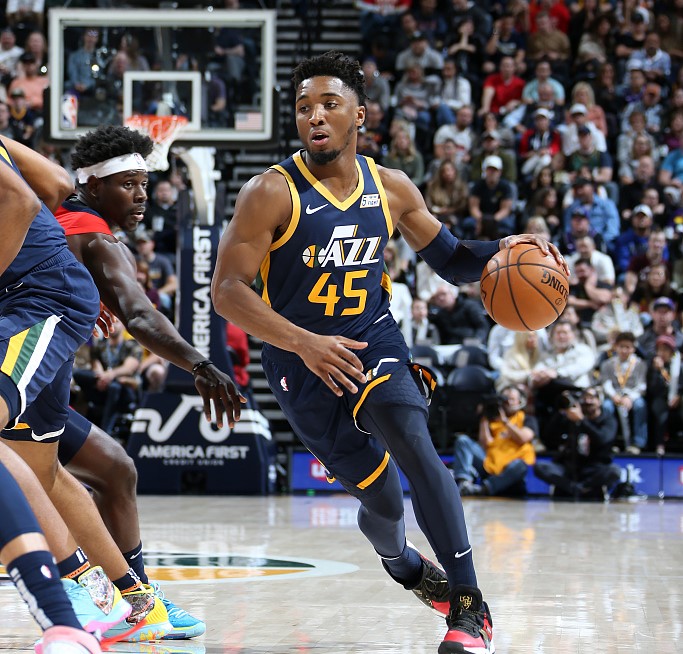 开云体育APP下载-雷霆横扫上海队,米切尔状态火热