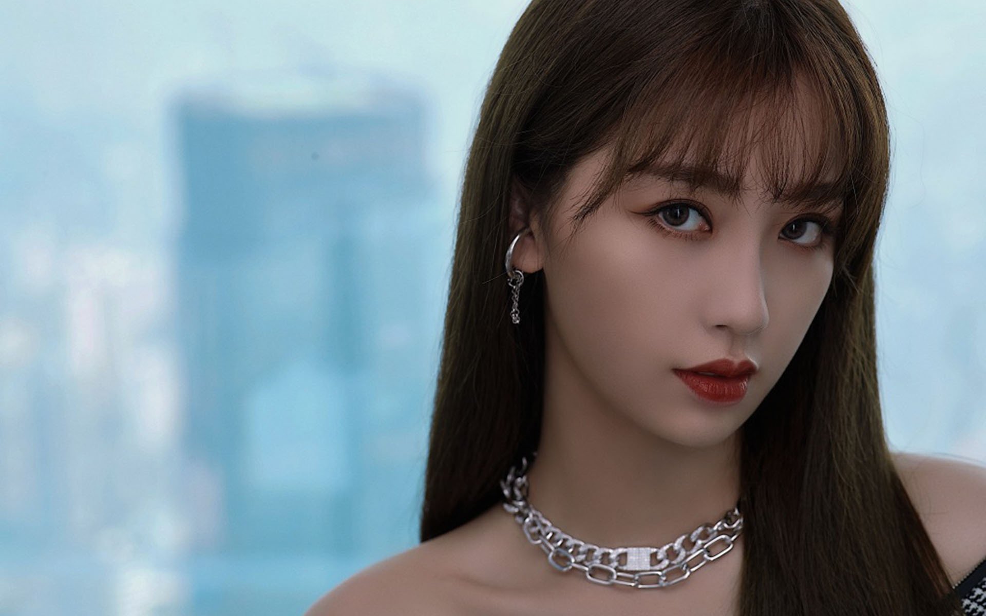 钢铁与意志的对决，德里赫特的硬仗艺术与波兰足球的破碎美学