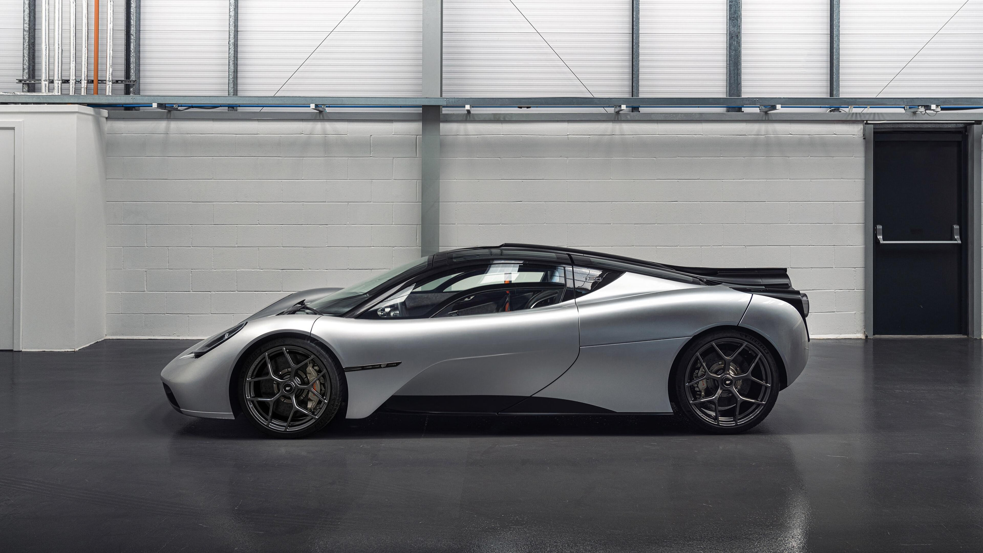 开云体育官网-马拉喀什的怒吼与诺坎普的坚盾,当国家血性遇见个人证明