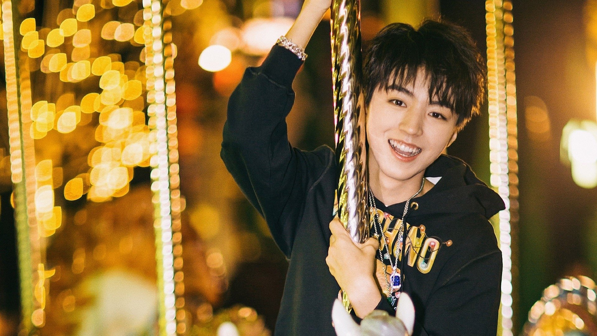 开云-火星之巅的舞台,当喀麦隆对阵佛罗伦萨,梅西在宇宙聚光灯下起舞